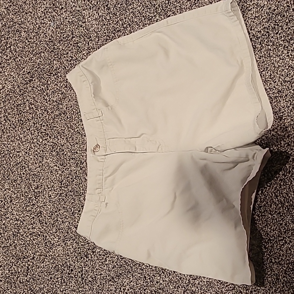 Mid-rise off white colored Jean shorts, women's 6